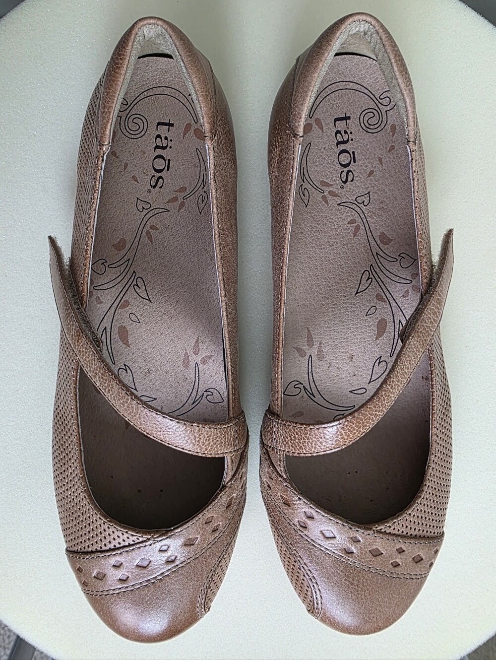 Taos Boho Scamp Perforated Leather Mary Jane Flats - Tan - Size 7.5 - Like New! - Picture 4 of 17